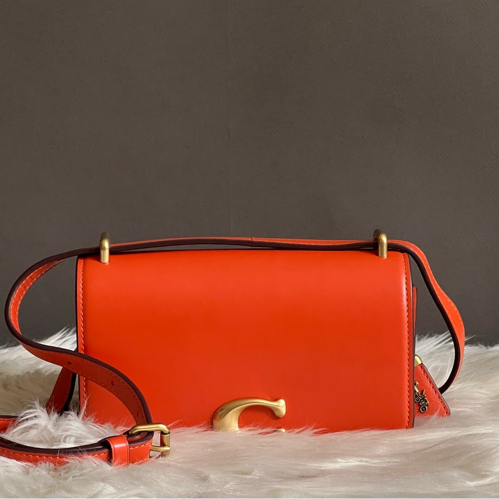 CD724 - Coach Bandit Crossbody - Picture 1 of 16